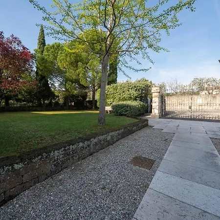 Apartment Antica Corte San Felice del Benaco